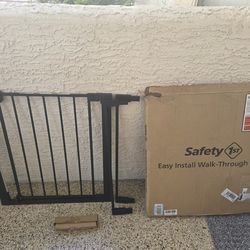 Dog/baby safety gate