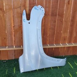 2022 -2024 TOYOTA TUNDRA RIGHT
FENDER PASSENGER SIDE GENUINE USED
OEM. NC51