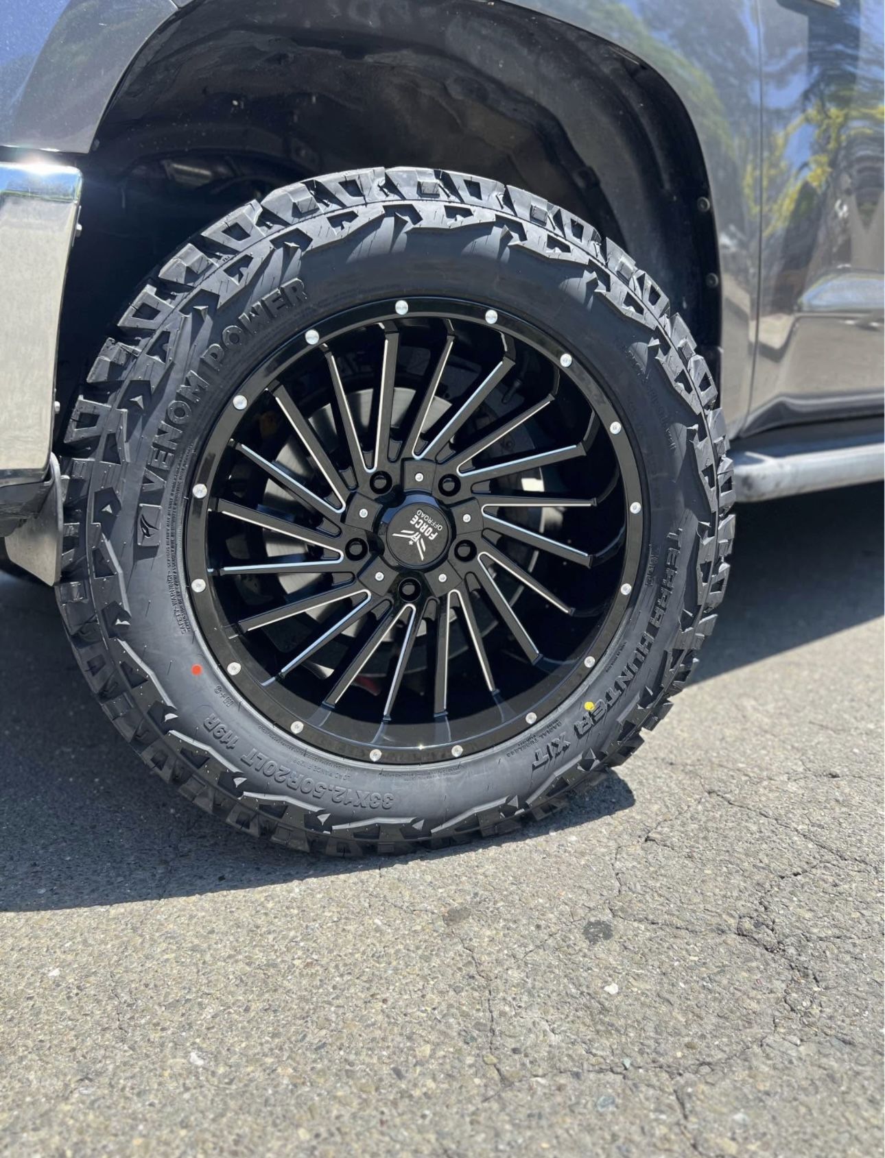 Force Off-Road Wheels 33x12.50R20 Venom XT Tires Package Deal Fits 5 Lug Ram 1500 Toyota Tundra