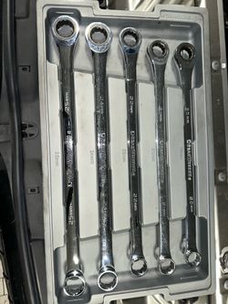 GEARWRENCH long ratcheting wrench set.