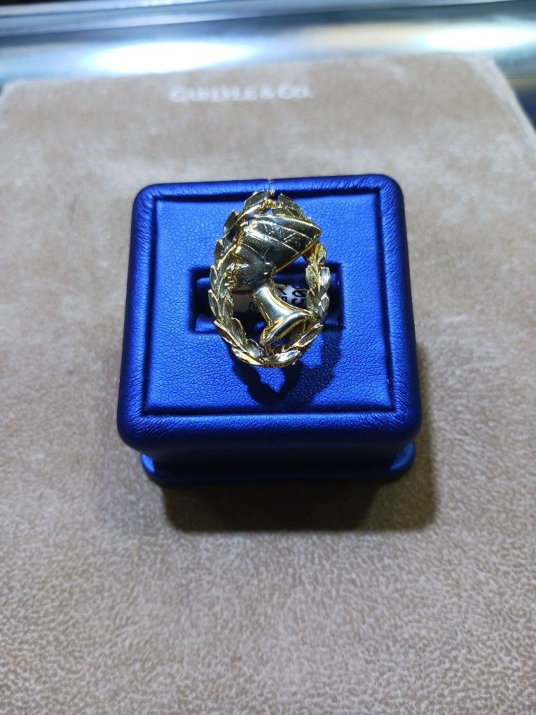 Beautiful Nefertiti 10k Ring