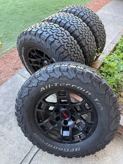 Trd Toyota Tacoma wheels and tires 265/70/17
