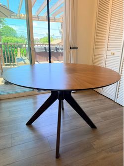 Fenway 47 inch round dining table