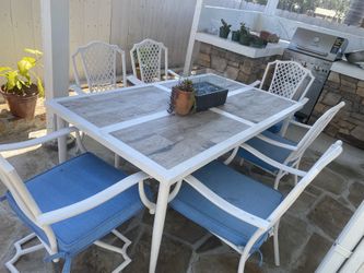 Patio Set With a Fire Pit In The Middle