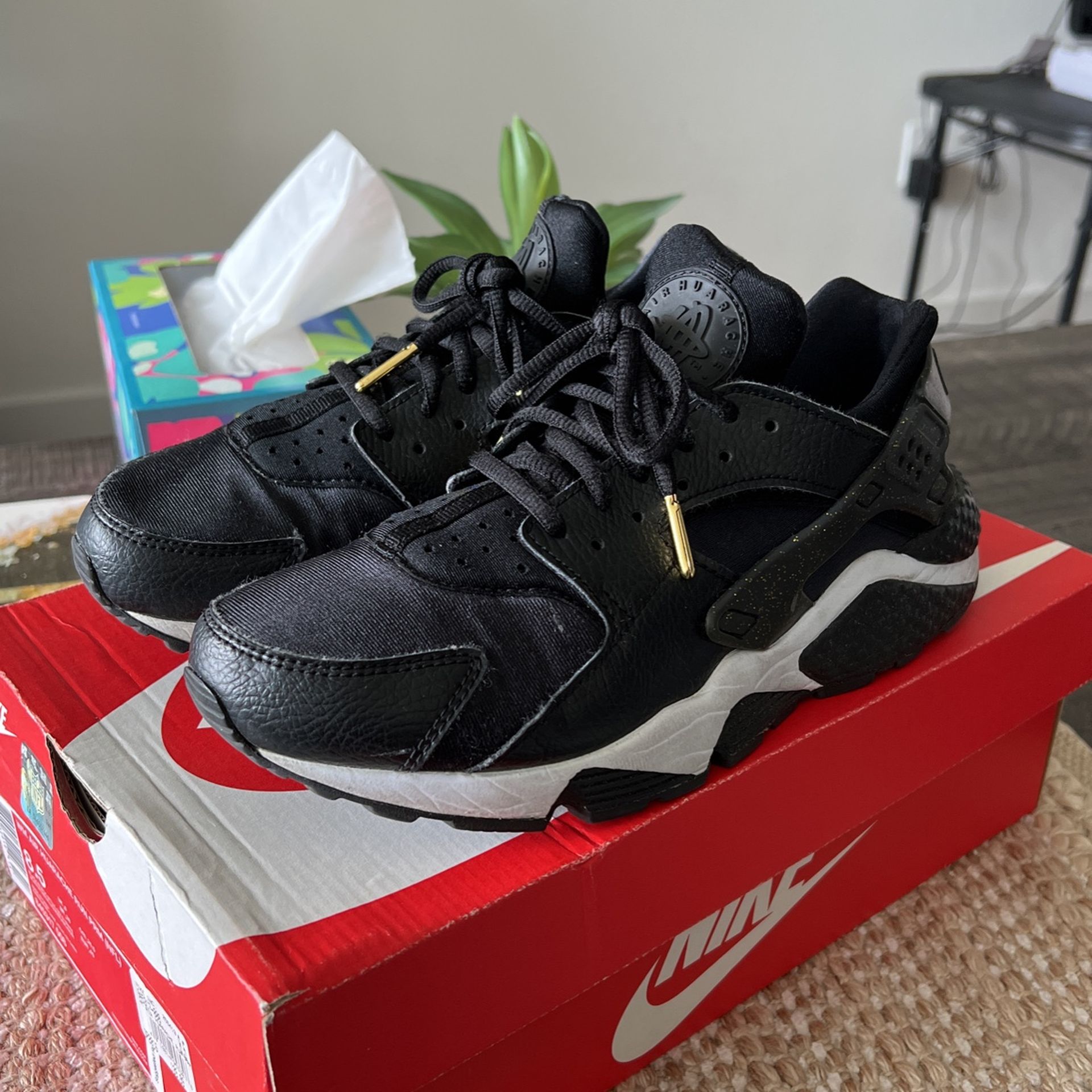 Nike huarache womens 8.5 hotsell