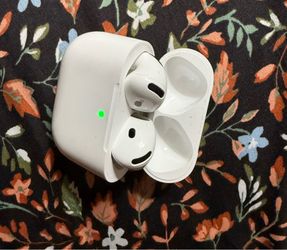 Apple AirPods 4 with active noise cancellation barely used