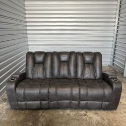 Power Reclining Sofa w/ Cup Holders & Storage – Excellent Condition