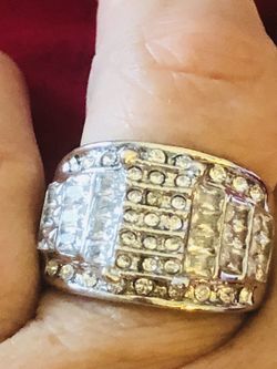 Gorgeous Size 8 Ring Quality Austrian Crystal Ring Brand New