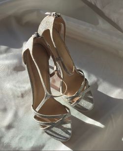 Stunning & Authentic Pelle Moda Glitter Platform Sandals (Size 7.5M)