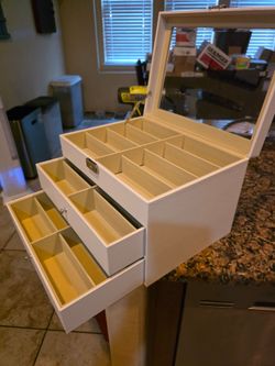 Sunglasses or jewelry box