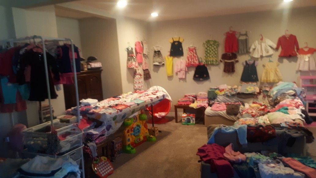 Tons of kids clothes