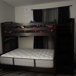 Twin/Full Bunk Bed