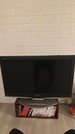 TV Sharp flat screen Television 32x18 screen with remote