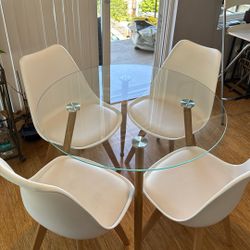 Dining Room Table And 4 Chairs 