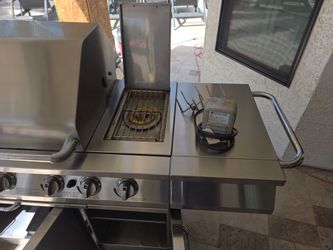 Jenn - Air stainless steel 5 burner gas grill