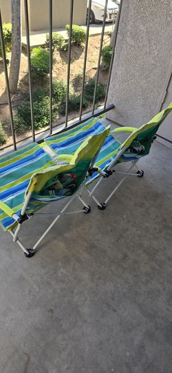 2 Coleman Utopia Breeze Lightweight Beach Chair with Cup Holder, Comfortable Portable Outdoor Chair with Carry Bag, Supports up to 250lbs, Great for B