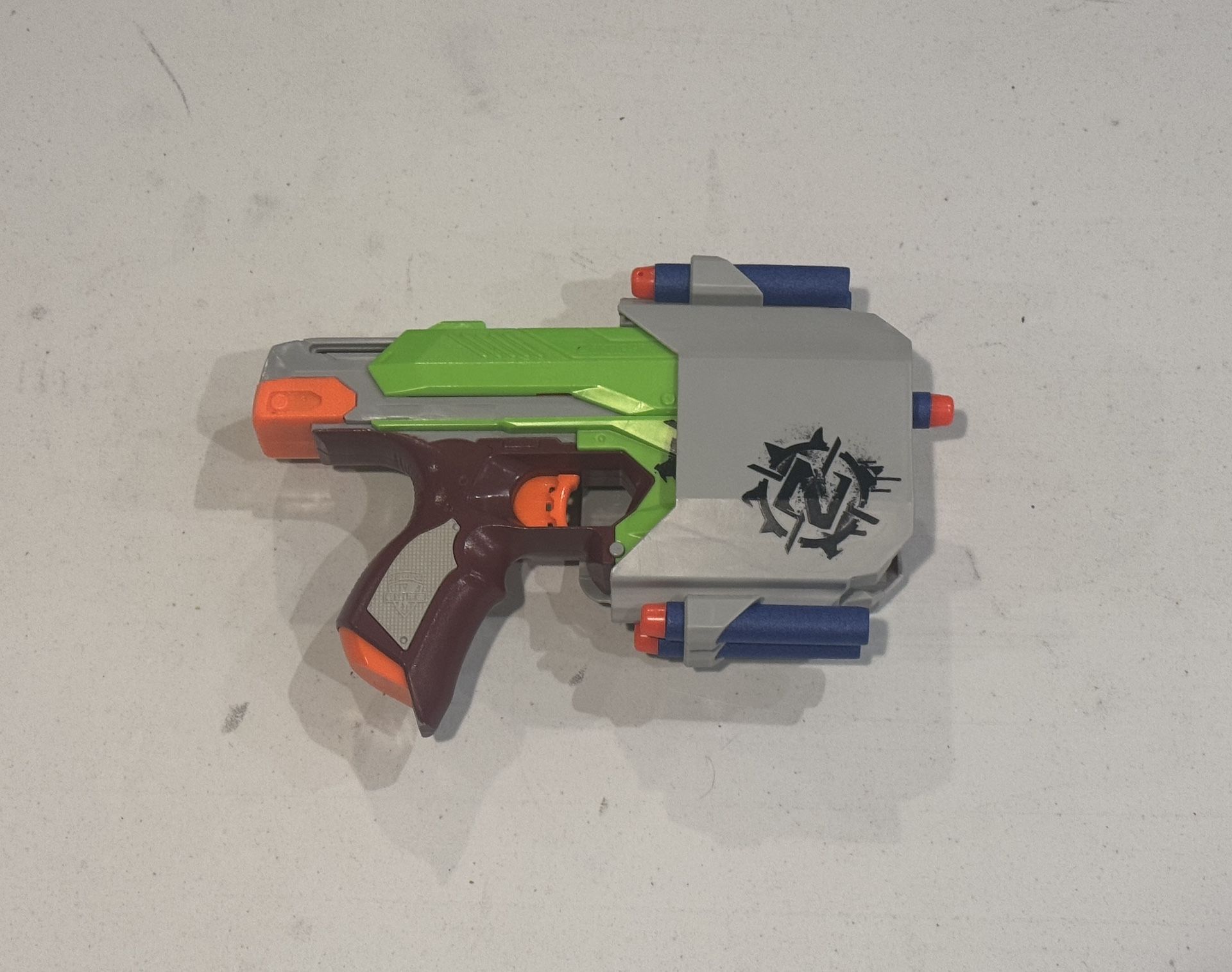NERF Zombie Sidestrike w/ holster & 7 darts (all spares loaded)