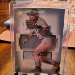 Ichiro Suzuki 03 Upper Deck SP Authentic Baseball Card