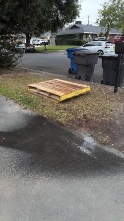 2 free pallets
