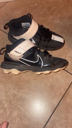 Baseball cleats
