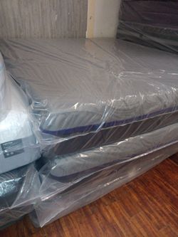 🤑🤑🤑 $249 Eastern King Memory Foam Mattress Available With Removable Zipper Cover $249 🤑🤑🤑