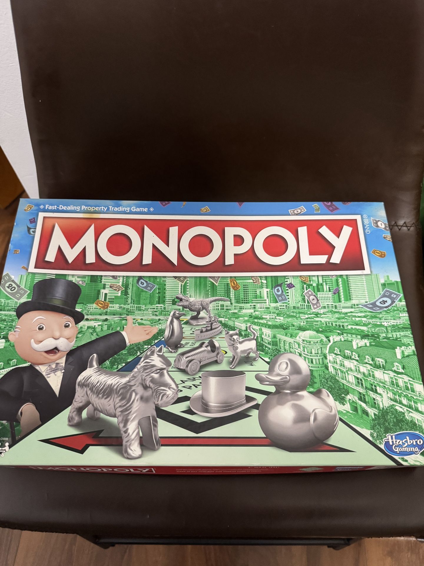 Monopoly Game, Family Board Games for 2 to 6 Players & Kids Ages 8 and Up, Includes 8 Tokens