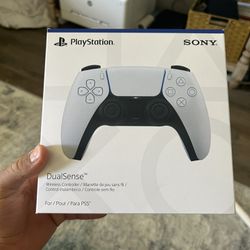 Brand New PS5 controller still in box never used 