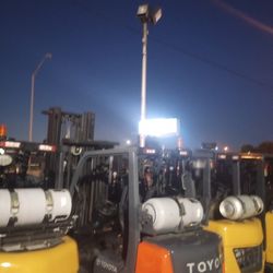 FORKLIFT TOYOTA 5000# Triple Mast 