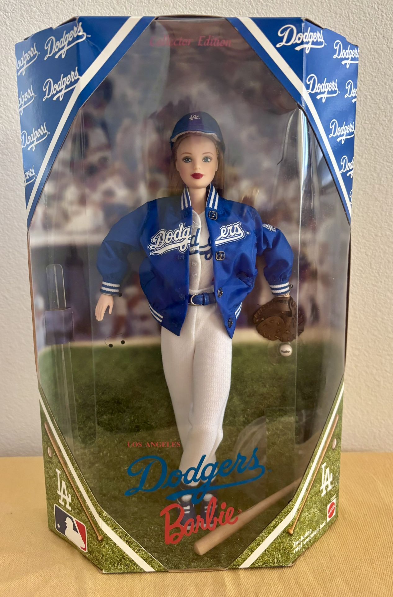 Collector Barbie - LA Dodgers Barbie (1999) - “Collector’s Edition” - “Pro Sports Series.