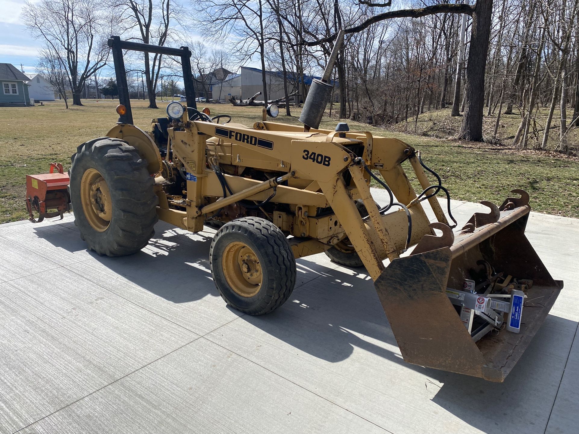 Ford Tractor 340 B With Loader