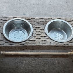 dog bowl shiny table to put dog bowl 