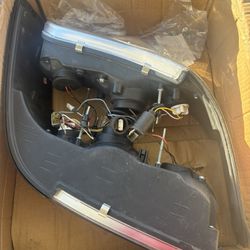 2008-2011  Ford Crown Victoria Headlights (front) 