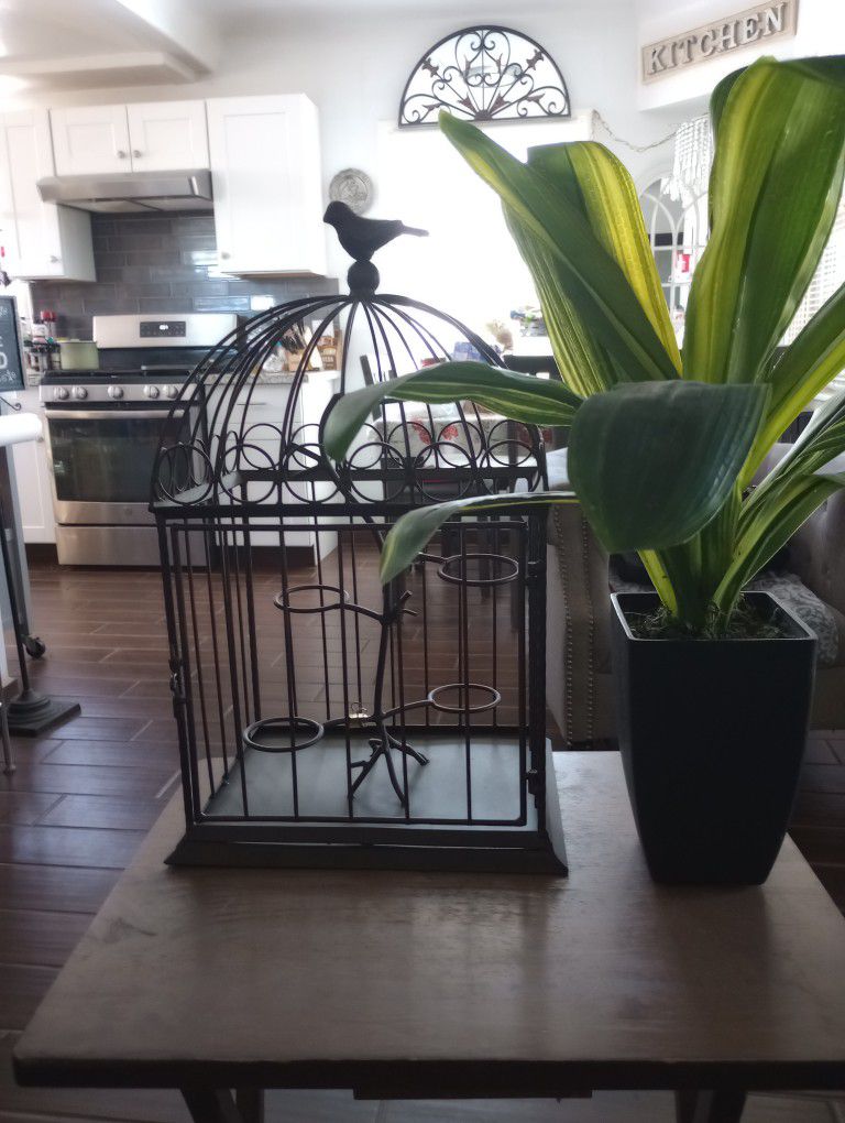 Selling Heavy Metal Bird Cage,Pout Candles In 