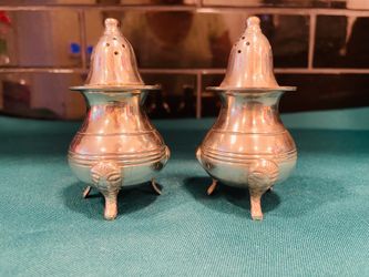 Vintage and elegant International Silver company salt and pepper shakers with lion face legs