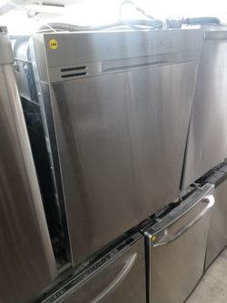 Samsung stainless steel dishwasher with plastic tub - Free delivery