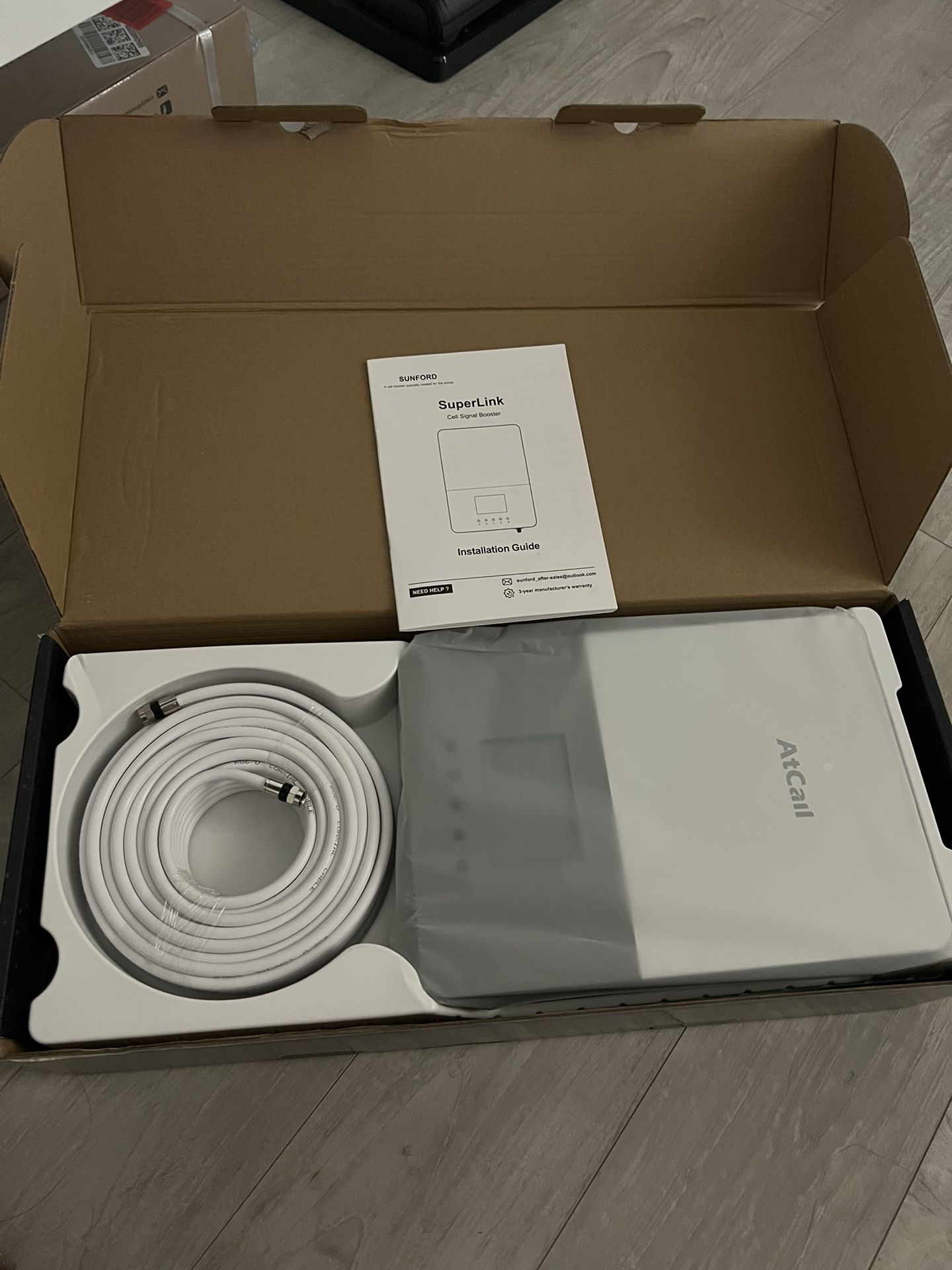 SuperLink Cell Signal Booster Up To 6,000 Square Feet