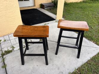 Set of 2 Barstools Like New 