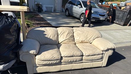 Leather sofa love seat very good condition