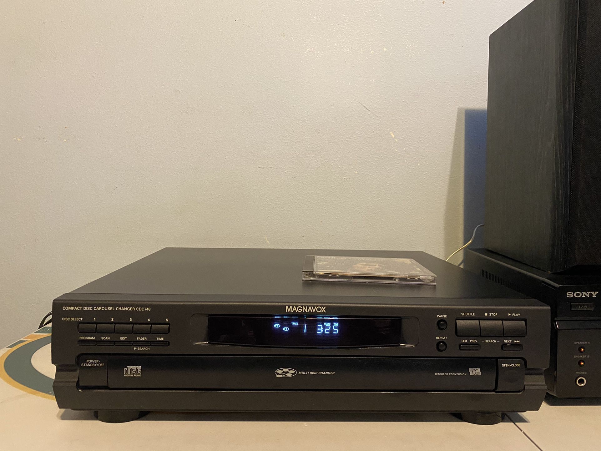 Magnavox 5-Disc CD Player/Carousel Changer.