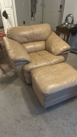 COMFY FAUX LEATHER CHAIR & OTTOMAN 