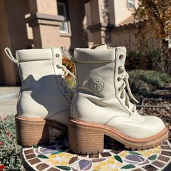 Hermès Bridge Ankle Boots in ecru leather