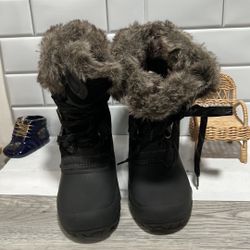 Khombu Black Slope Women's Ladies Waterproof Winter Boots size 8