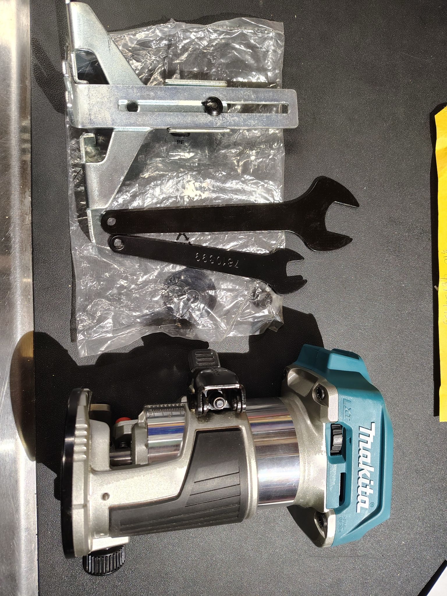 Makita Router Cordless XTR01