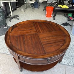 Round table great condition
