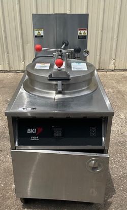 BKI pressure fryer with filtration system