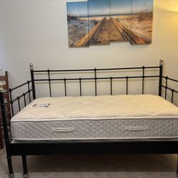 Metal Frame Day Bed With Mattress