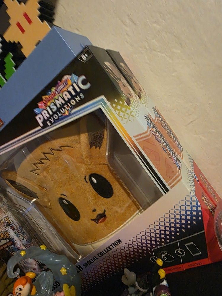 Prismatic Evolutions Evee Pouch Box