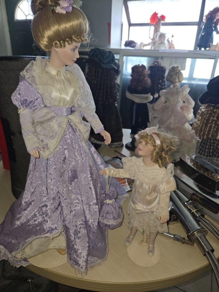 Antique Dolls Qt 12