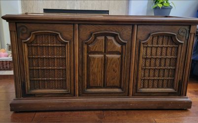 1972 Magnavox 1P 3763 Console Stereo/Turntable