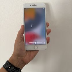 Apple iPhone 7 Plus Silver / White 128 GB, No Cracks, Unlocked For Any Carrier, Comes With Charger And Black Case. 